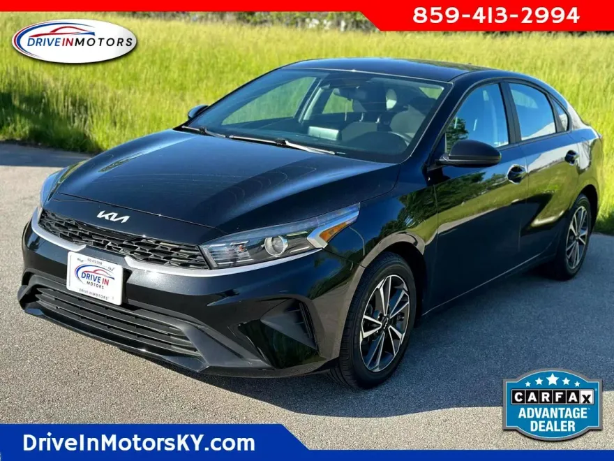 2023 Kia Forte LXS photo 1