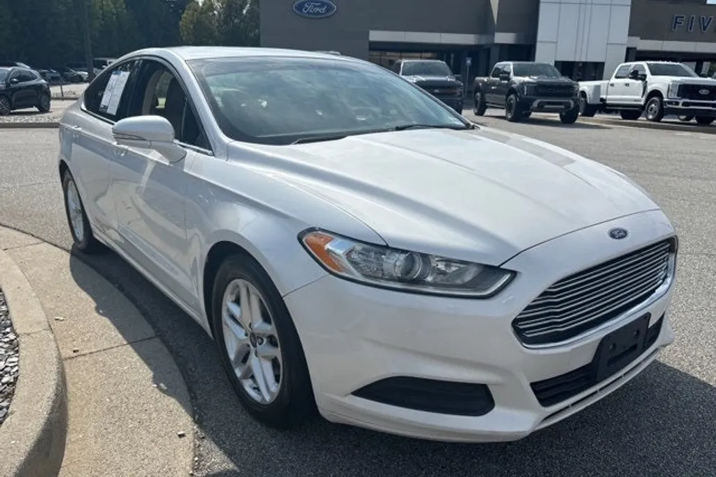 2016 Ford Fusion SE photo 1