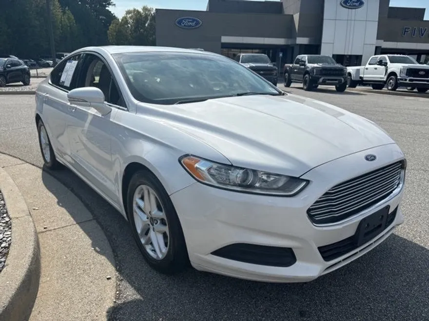 2016 Ford Fusion SE photo 1