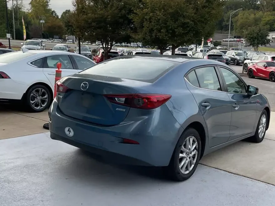 2016 Mazda Mazda3 i Sport photo 1