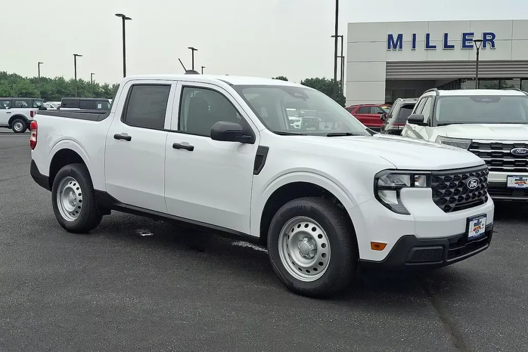 2025 Ford Maverick XL photo 1