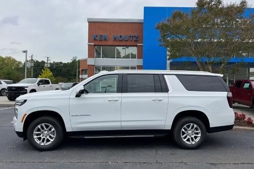 2026 Chevrolet Suburban LT photo 1