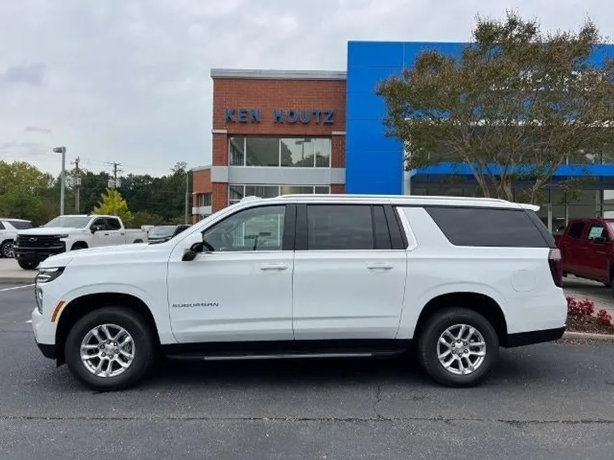 2026 Chevrolet Suburban LT photo 1