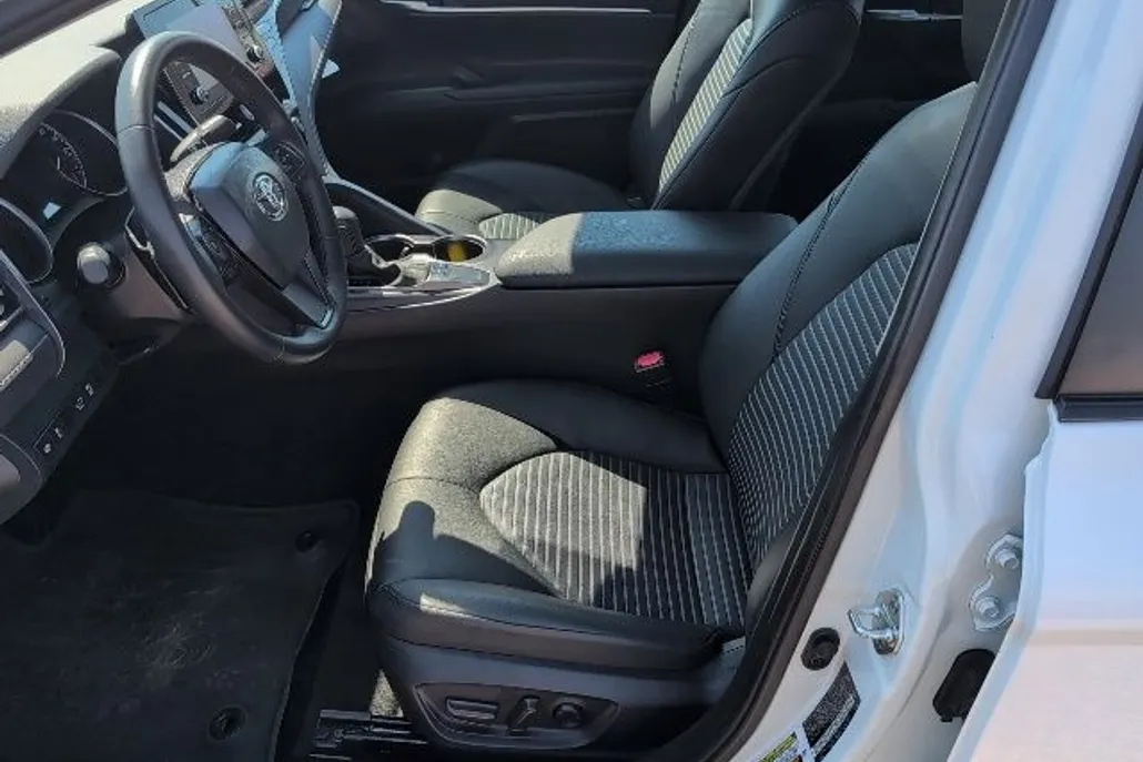 2024 Toyota Camry SE photo 1
