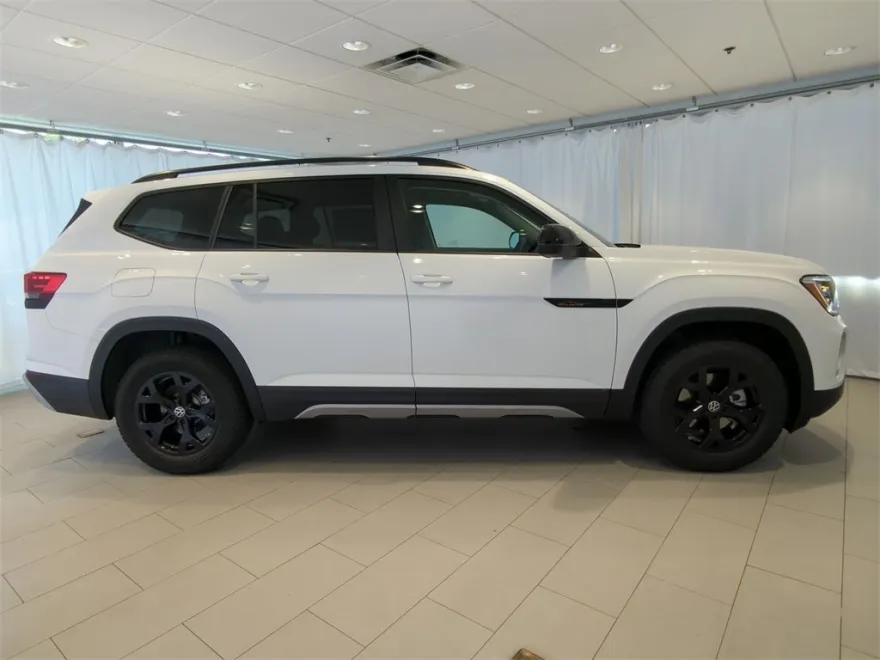 2025 Volkswagen Atlas SE Technology Peak Edition photo 1