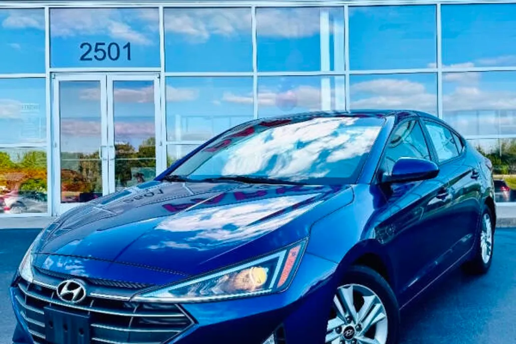 2020 Hyundai Elantra SEL photo 1