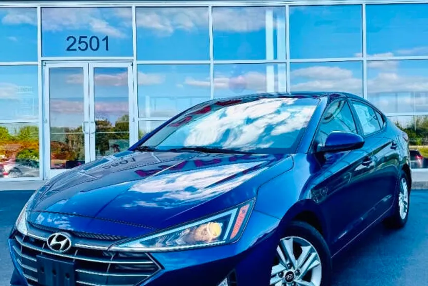 2020 Hyundai Elantra SEL photo 1