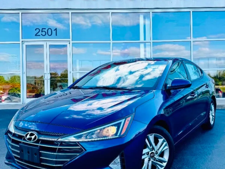 2020 Hyundai Elantra SEL photo 1