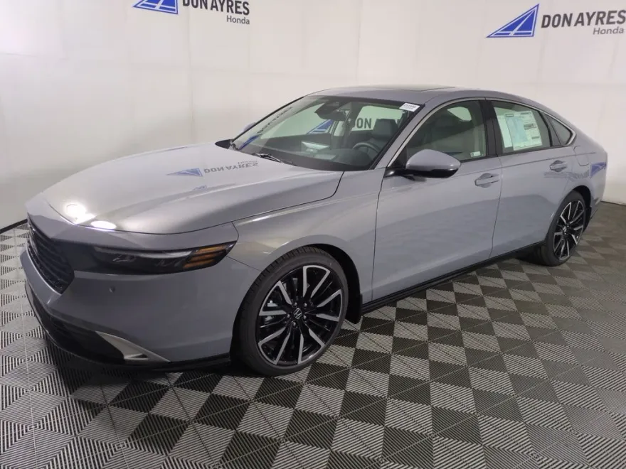 2025 Honda Accord Hybrid Touring photo 1