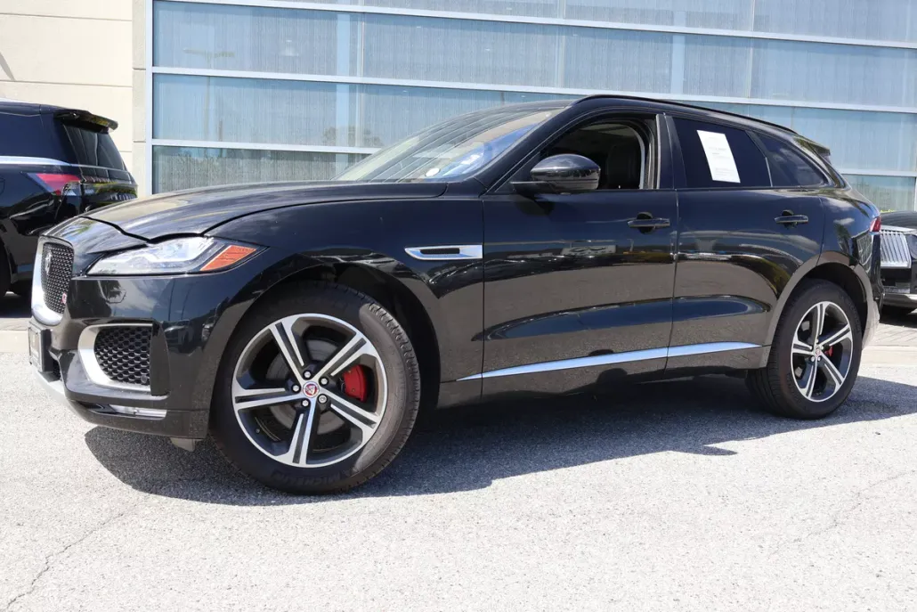 2017 Jaguar F-PACE S photo 1