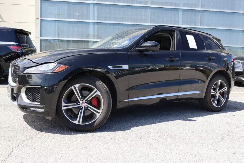 2017 Jaguar F-PACE S photo 1