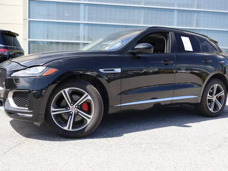 2017 Jaguar F-PACE S photo 1