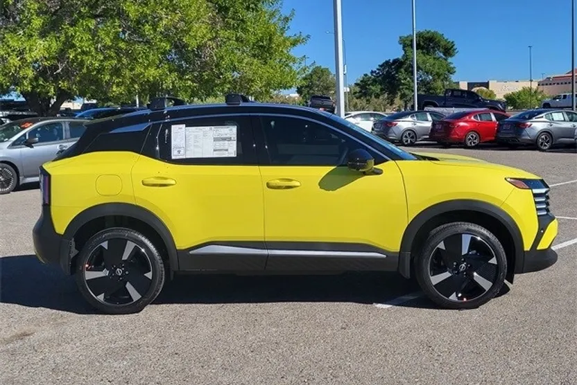 2026 Nissan Kicks SR photo 1