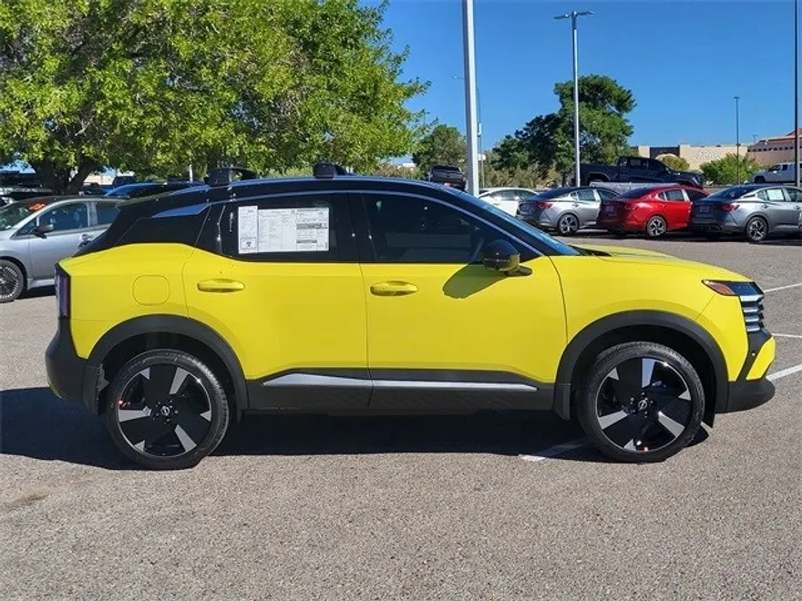 2026 Nissan Kicks SR photo 1