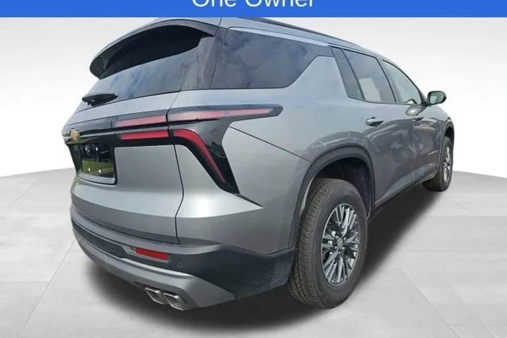2025 Chevrolet Traverse photo 1