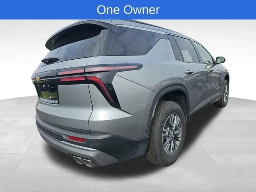 2025 Chevrolet Traverse photo 1
