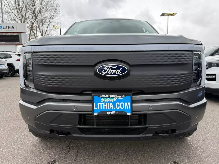 2025 Ford F-150 Lightning photo 2