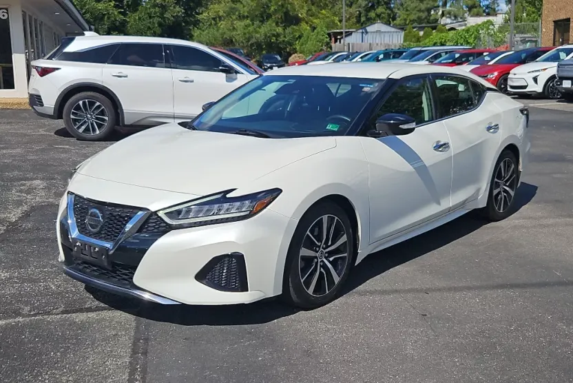 2022 Nissan Maxima SV photo 1