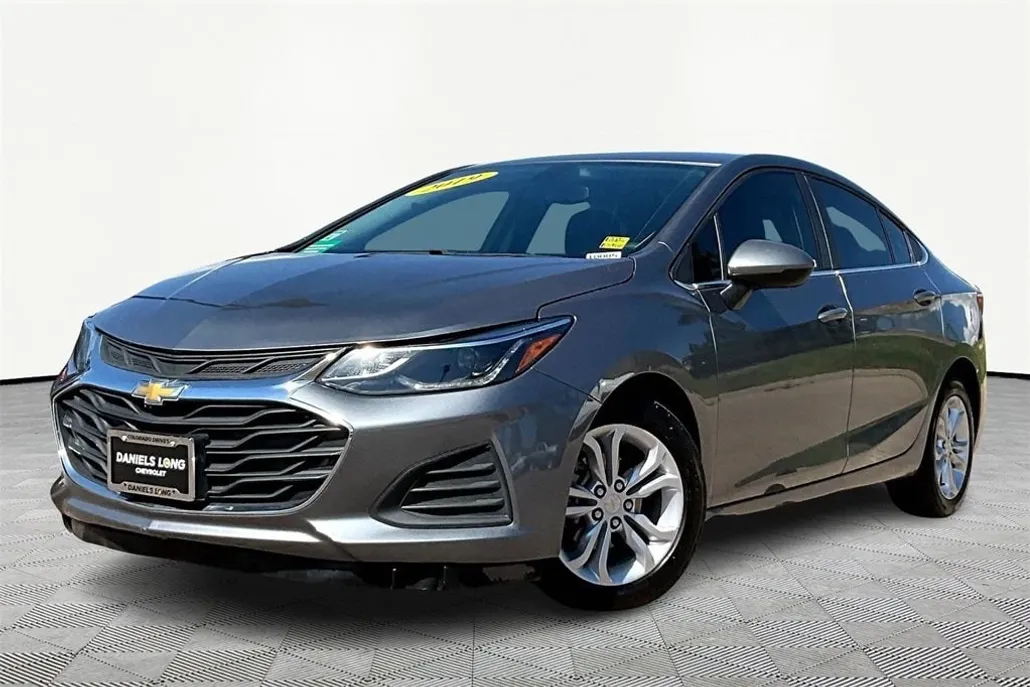 2019 Chevrolet Cruze LT photo 1