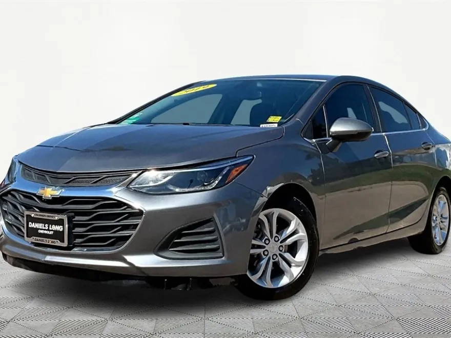 2019 Chevrolet Cruze LT photo 1