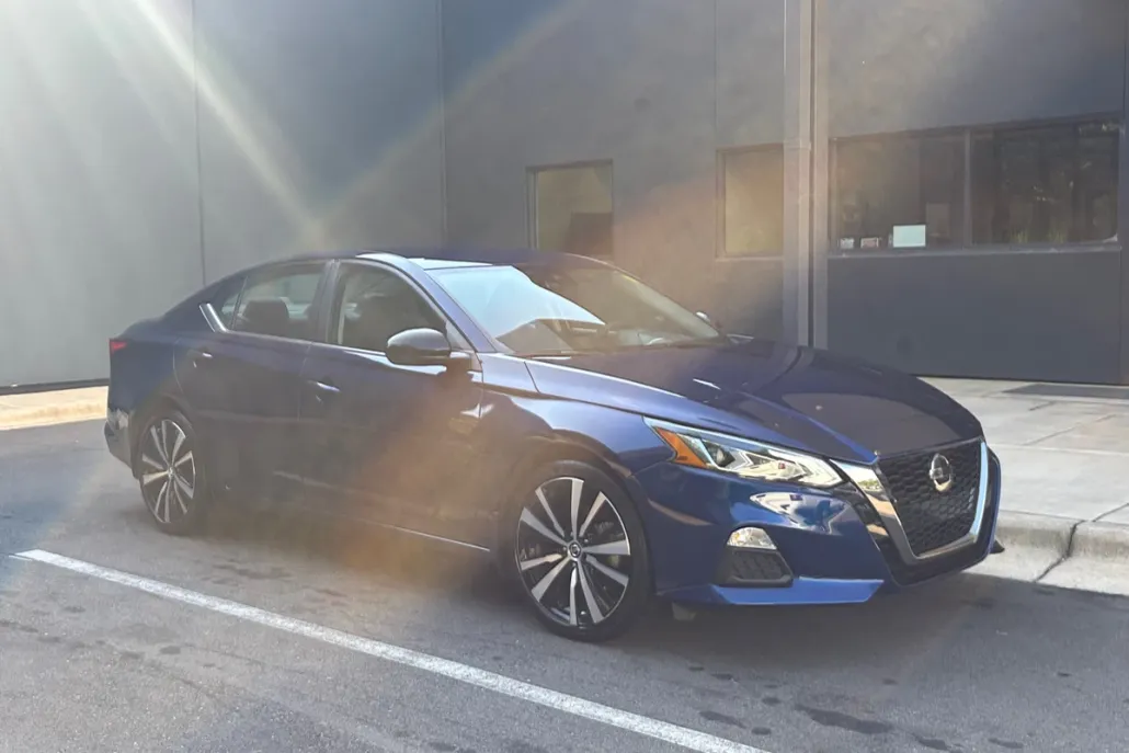 2022 Nissan Altima SR photo 1