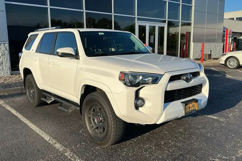 2019 Toyota 4Runner SR5 photo 1