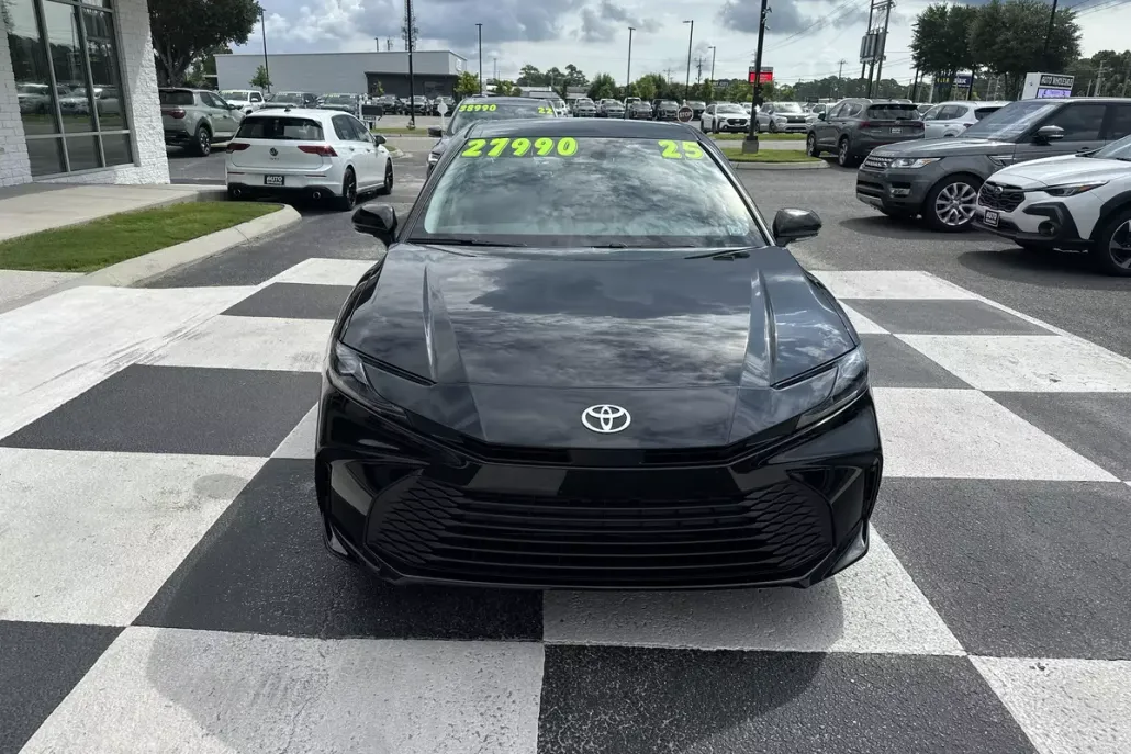 2025 Toyota Camry LE photo 1