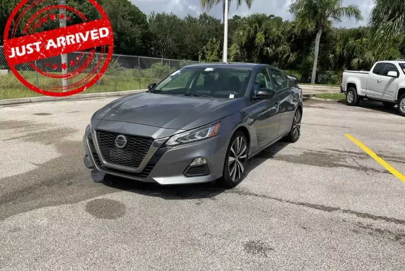 2021 Nissan Altima 2.5 SR photo 1