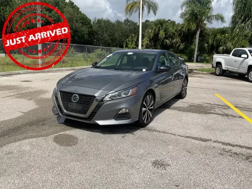 2021 Nissan Altima 2.5 SR photo 1