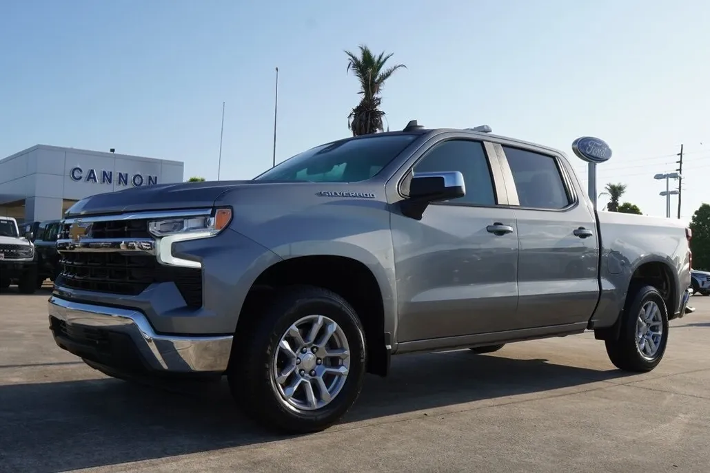 2023 Chevrolet Silverado 1500 LT photo 1