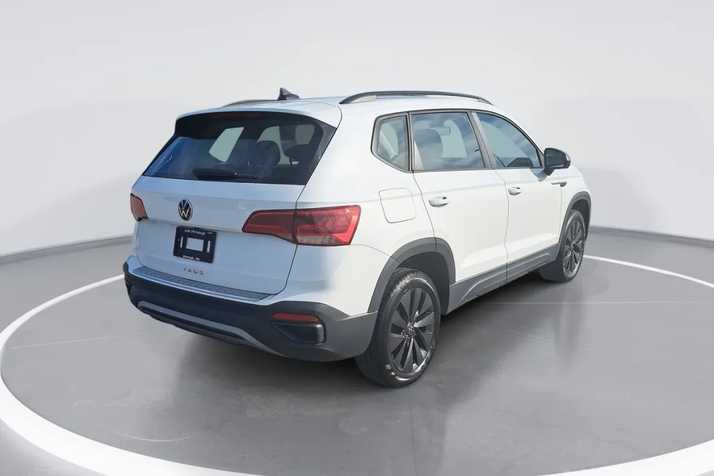 2022 Volkswagen Taos S photo 1