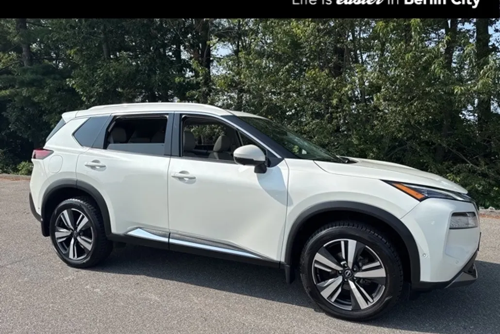 2023 Nissan Rogue SL photo 1