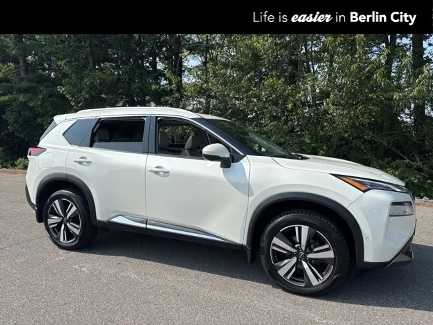 2023 Nissan Rogue SL photo 1