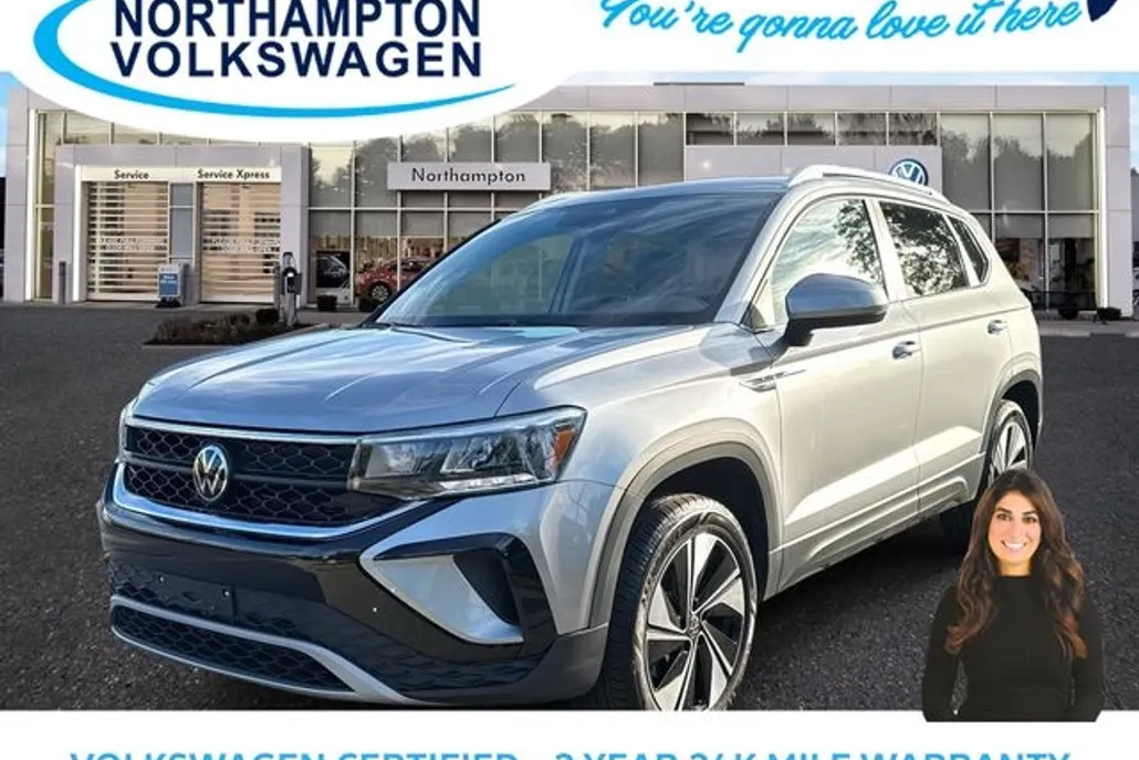 2024 Volkswagen Taos SE photo 1