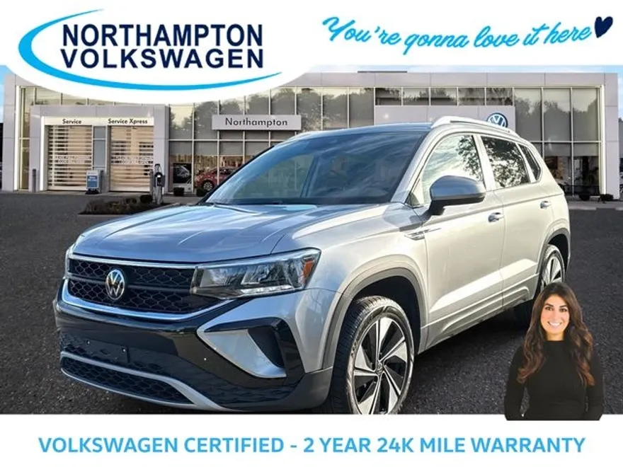 2024 Volkswagen Taos SE photo 1