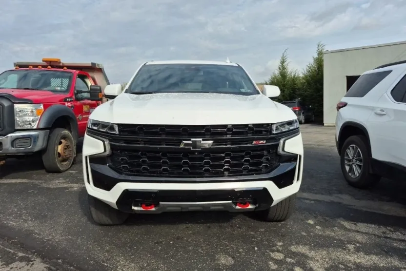 2023 Chevrolet Suburban Z71 photo 1