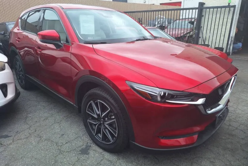 2017 Mazda CX-5 Grand Touring photo 1