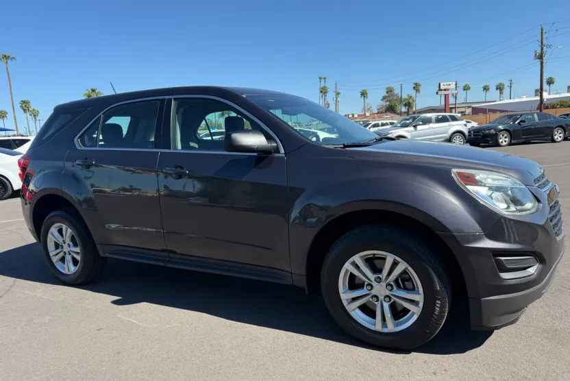2016 Chevrolet Equinox LS photo 1