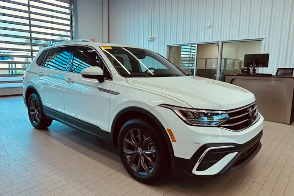 2022 Volkswagen Tiguan SE photo 1