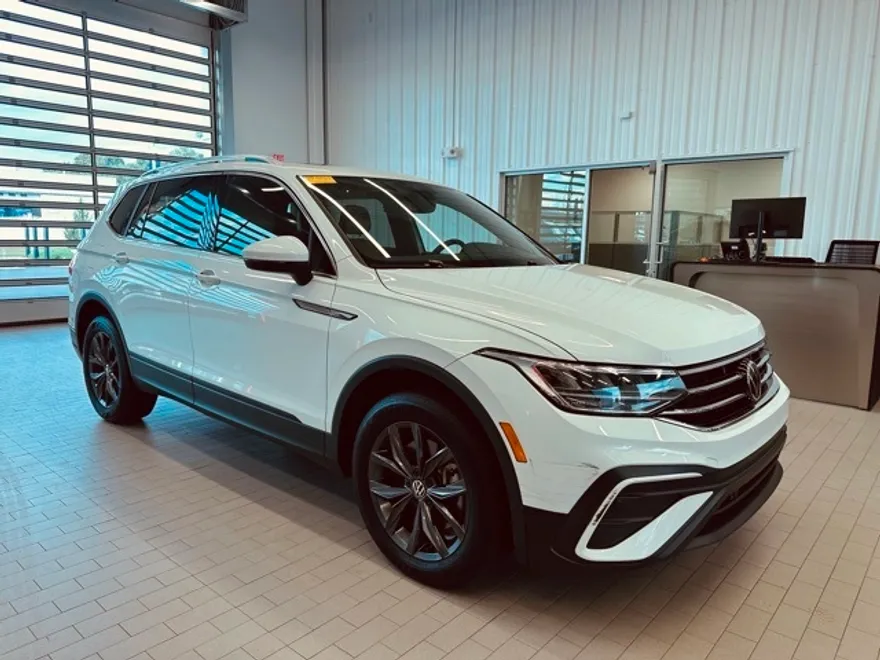 2022 Volkswagen Tiguan SE photo 1