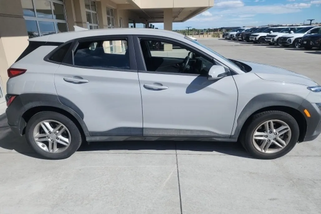 2023 Hyundai Kona SE photo 1