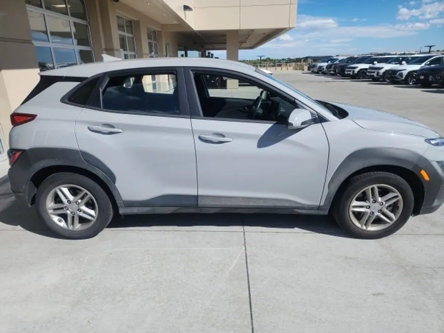 2023 Hyundai Kona SE photo 1