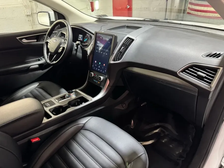 2024 Ford Edge SEL photo 12