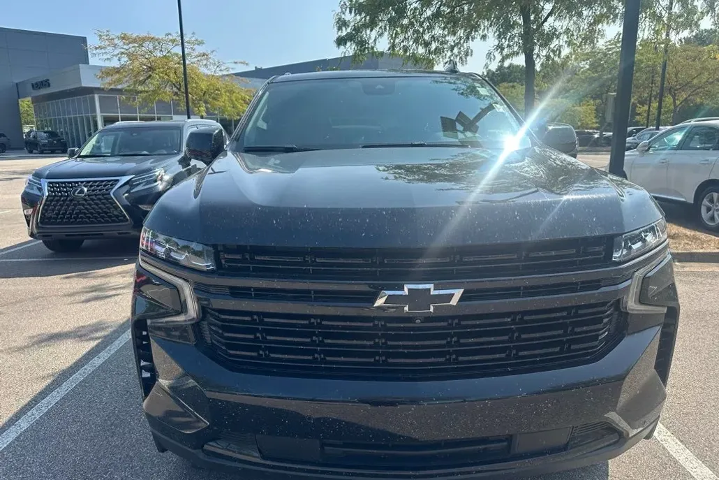 2023 Chevrolet Suburban RST photo 1