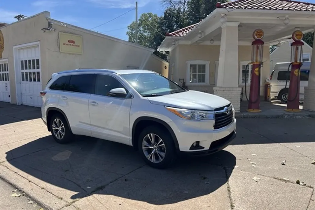 2014 Toyota Highlander XLE photo 1