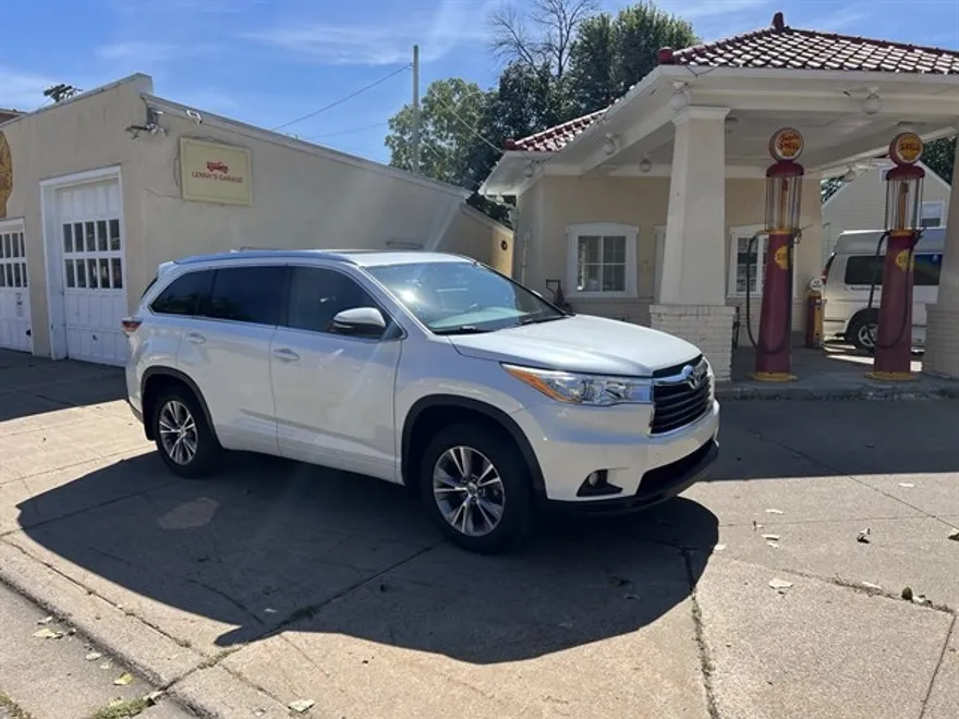 2014 Toyota Highlander XLE photo 1