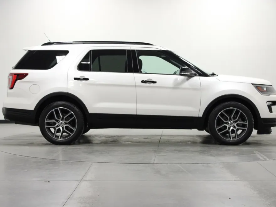 2018 Ford Explorer Sport photo 1