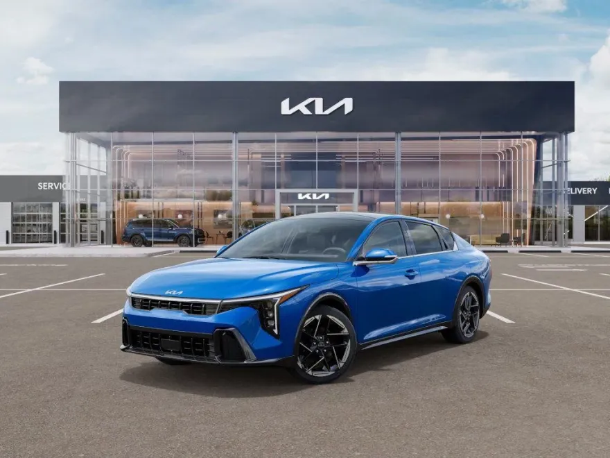 2025 Kia K4 GT-Line photo 1