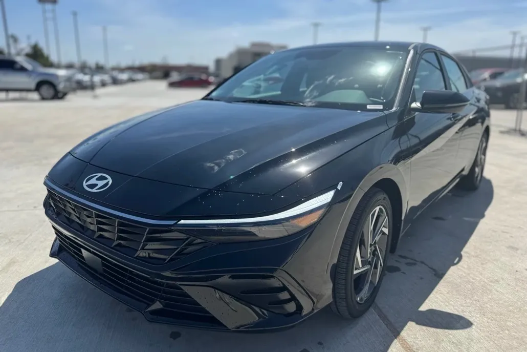 2025 Hyundai Elantra Hybrid Limited photo 1