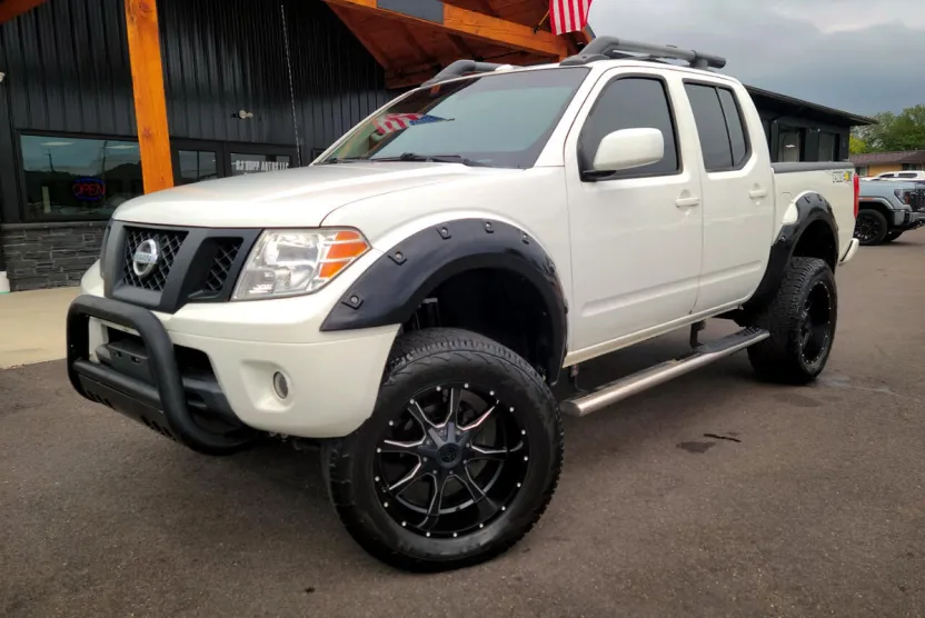 2014 Nissan Frontier PRO-4X Crew Cab photo 1